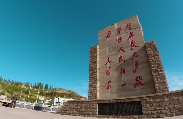 站在最大多数劳动人民的...13